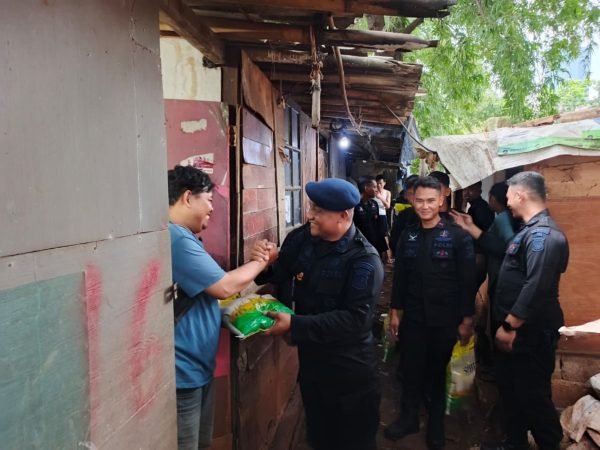 Brimob Polda Metro Jaya Hadirkan Kepedulian untuk Warga Kp. Gasong